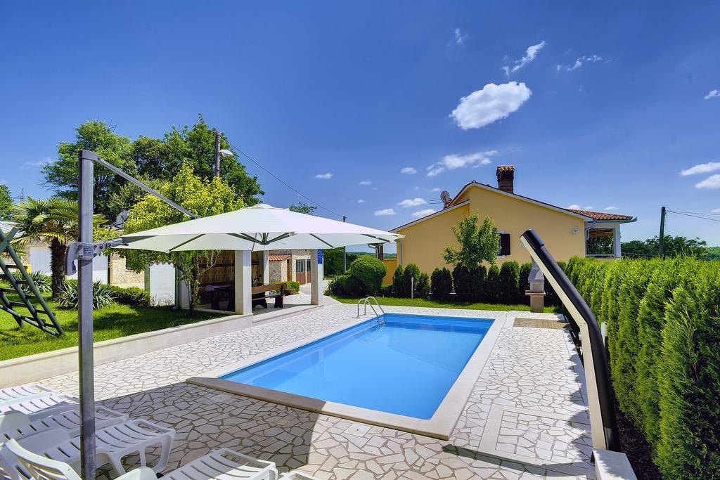 Villa Semy Pazin Buitenkant foto